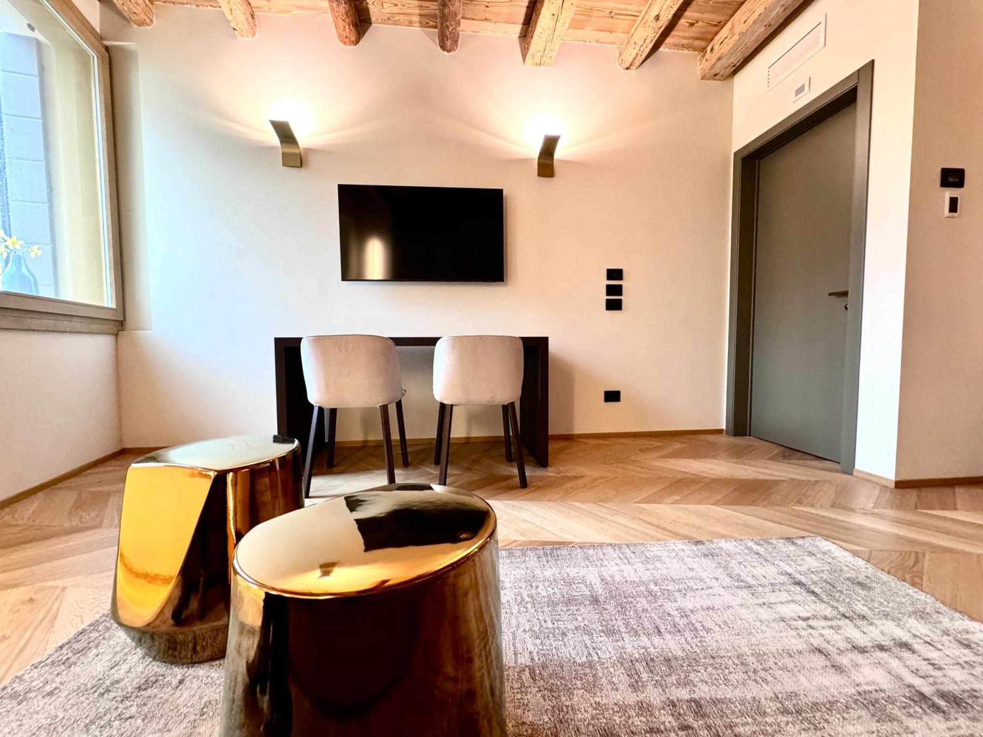 Palazzo Carpediem-prato Della Valle Apartment *